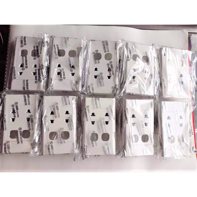 Mặt 2 ổ cắm 2 công tăc sino vanlock