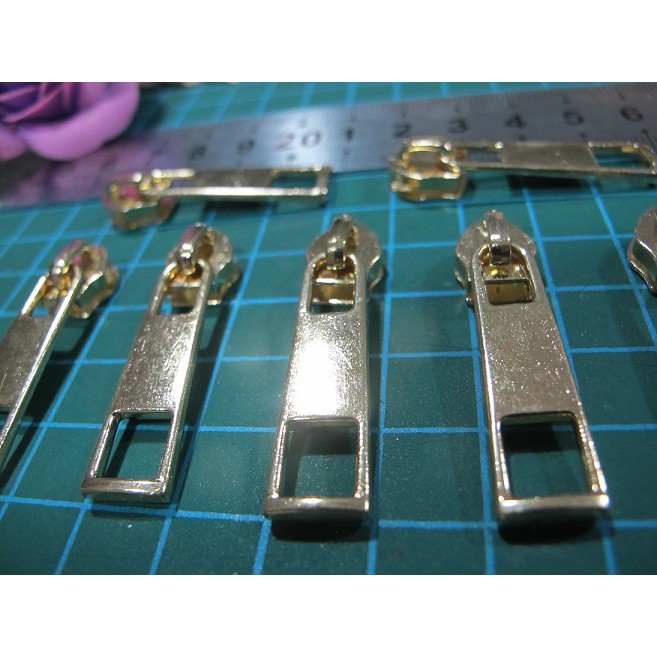 10 Củ khóa răng nhựa vàng size 5