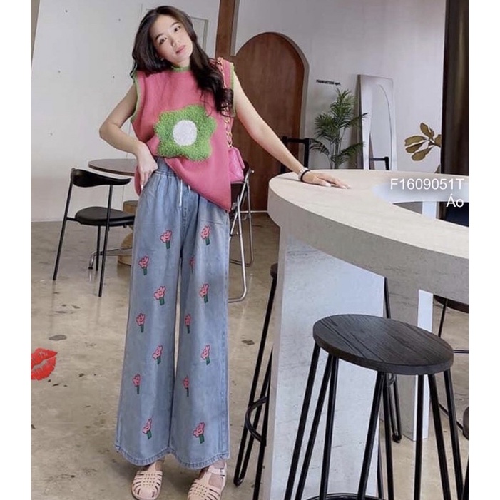 Áo len cổ tròn sát nách viền màu hình hoa to