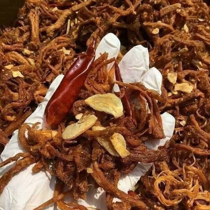 Khô gà bơ tỏi xé cay 200g LomDom Food đồ ăn vặt Hà Nội | BigBuy360 - bigbuy360.vn