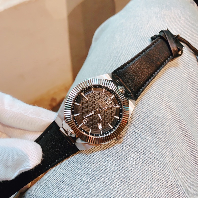 Đồng hồ nam Versus, kích thước 42mm