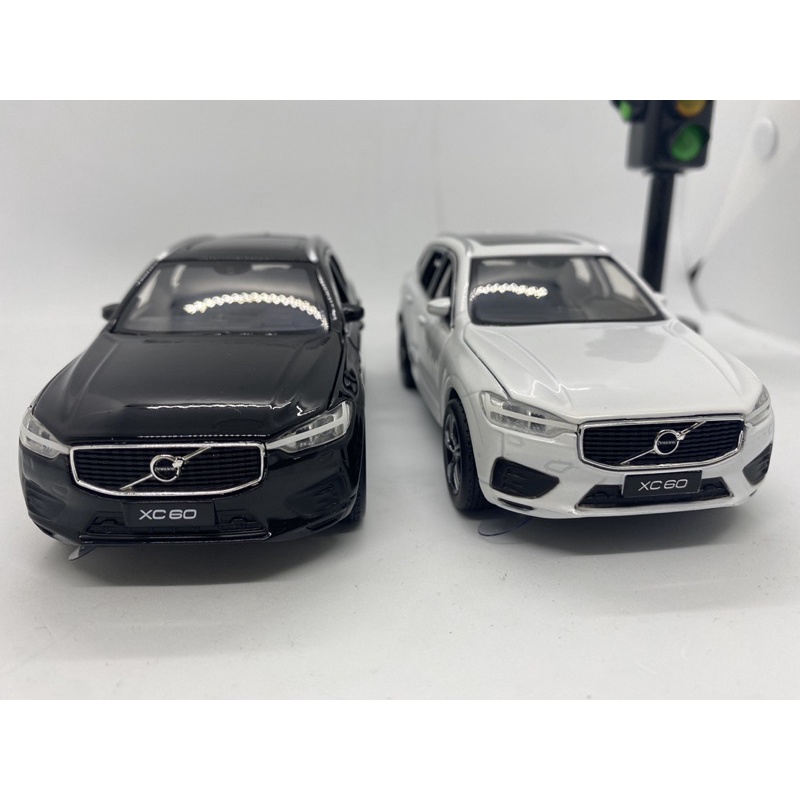 Mô hình xe Volvo XC60 tỉ lệ 1:32 hãng JACKIEKIM