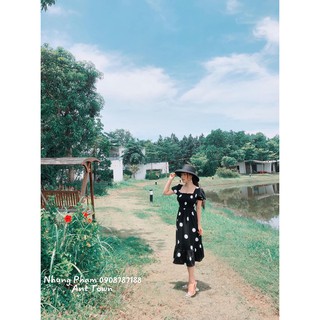 Váy chấm bi