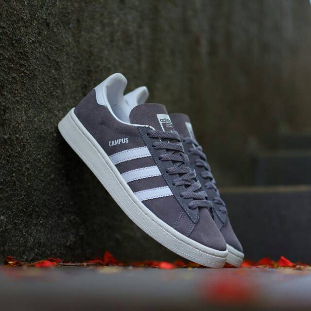 Giày Thể Thao Adidas Da Lộn Màu Xám Đậm Cá Tính