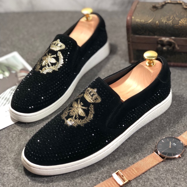 Giày lười nam vải nỉ đính đá đen thêu onh nhũ vàng | BigBuy360 - bigbuy360.vn