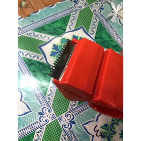 Dụng cụ cắt băng keo 5 phân lưỡi thép loại nhựa và loại thép