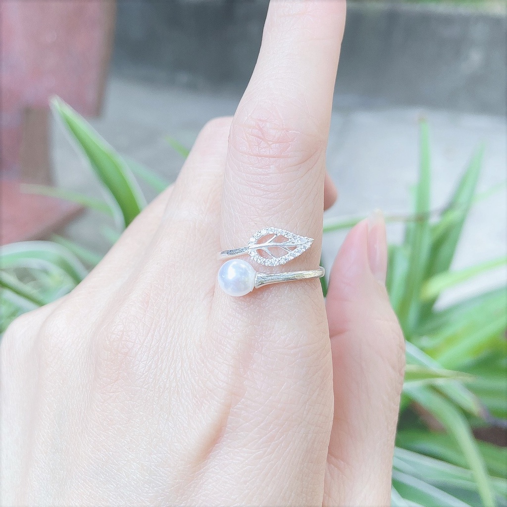 Nhẫn bạc nữ kiểu hở hình chiếc lá đính hạt trai, Nhẫn bạc ta free size - Trang sức bạc Evasilver