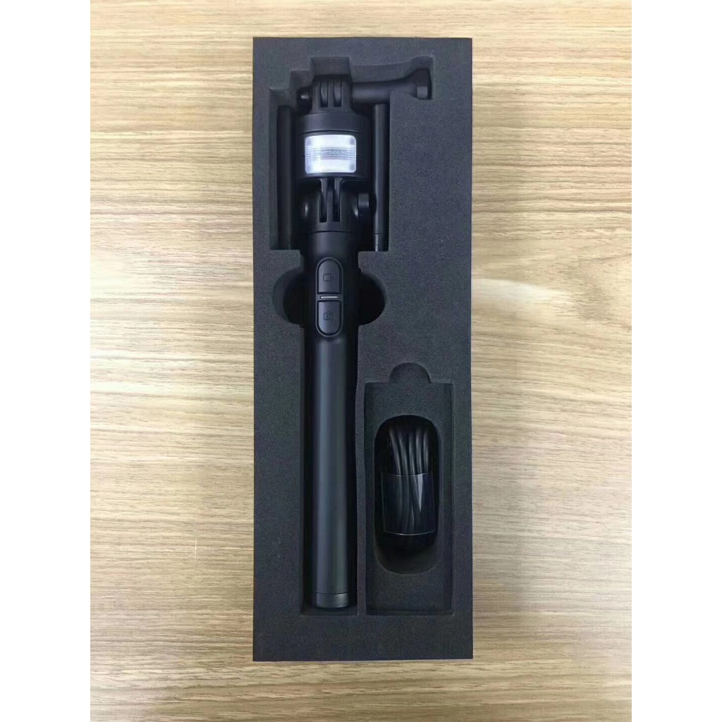 Gậy chụp ảnh tự sướng LIVEMAN S1 Selfie stick có đèn led bù sáng nhằm tăng độ sáng và chất lượng ảnh chụp