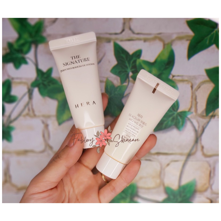 Dưỡng thể HERA THE SIGNATURE PERFUMED BODY NUDE LOTION dưỡng ẩm mướt với hương nước hoa đặc trưng của Hera