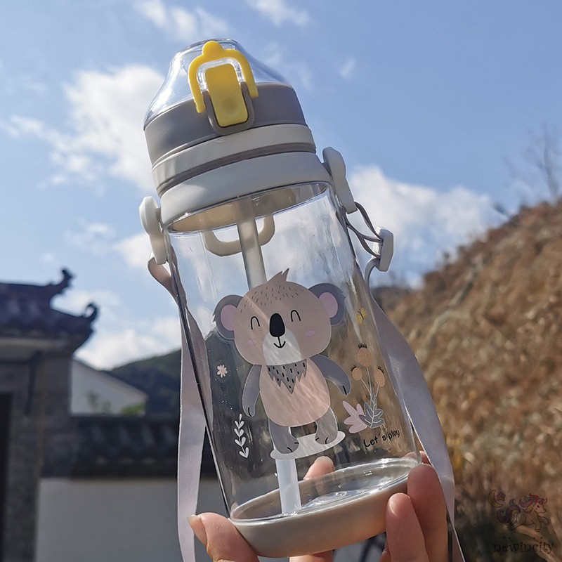 Bình Nước Chất Liệu Bằng Nhựa Cỡ Lớn Hoạ Tiết Hoạt Hình Có Ống Hút