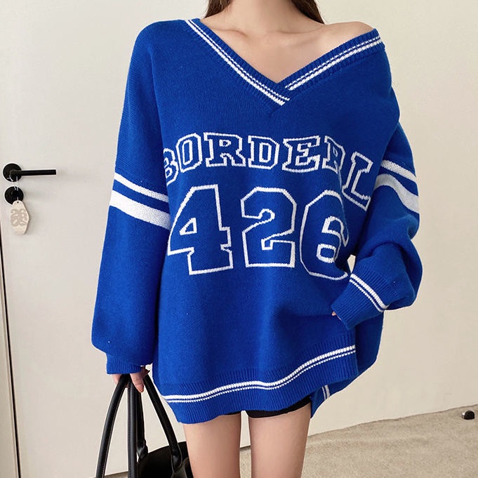 Áo sweater dáng rộng cổ chữ v in chữ màu xanh dương phong cách Hàn Quốc thời trang thu đông mới cho nữ