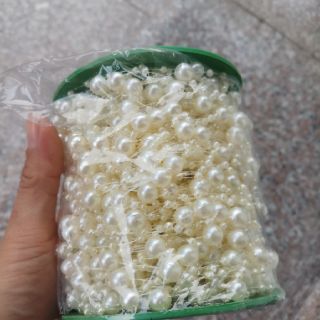 Dây hạt trai trang trí hoa cưới