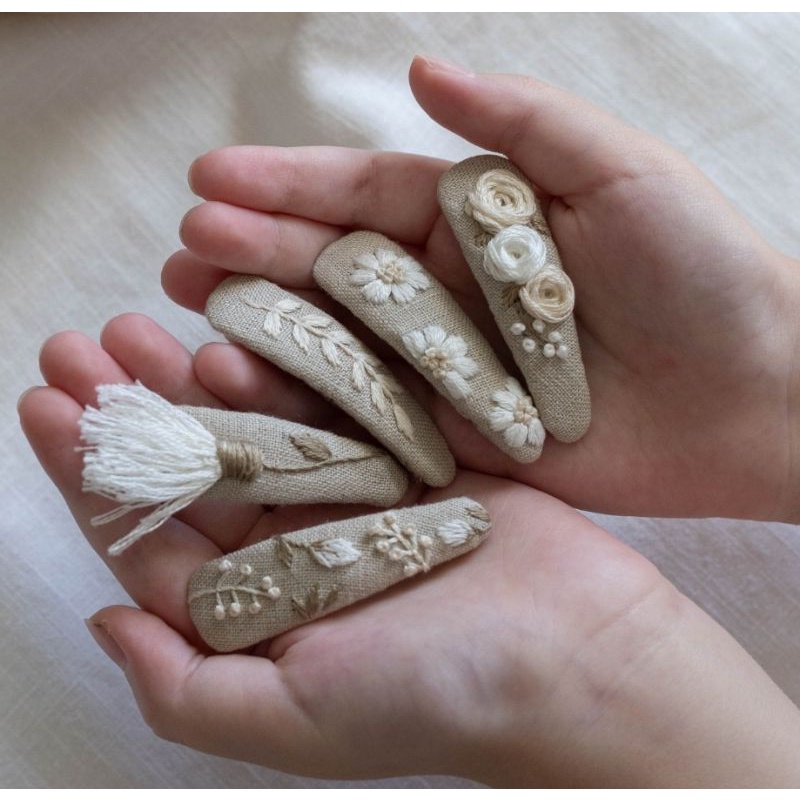 Kẹp tóc mái thêu tay màu nhu: 6cm