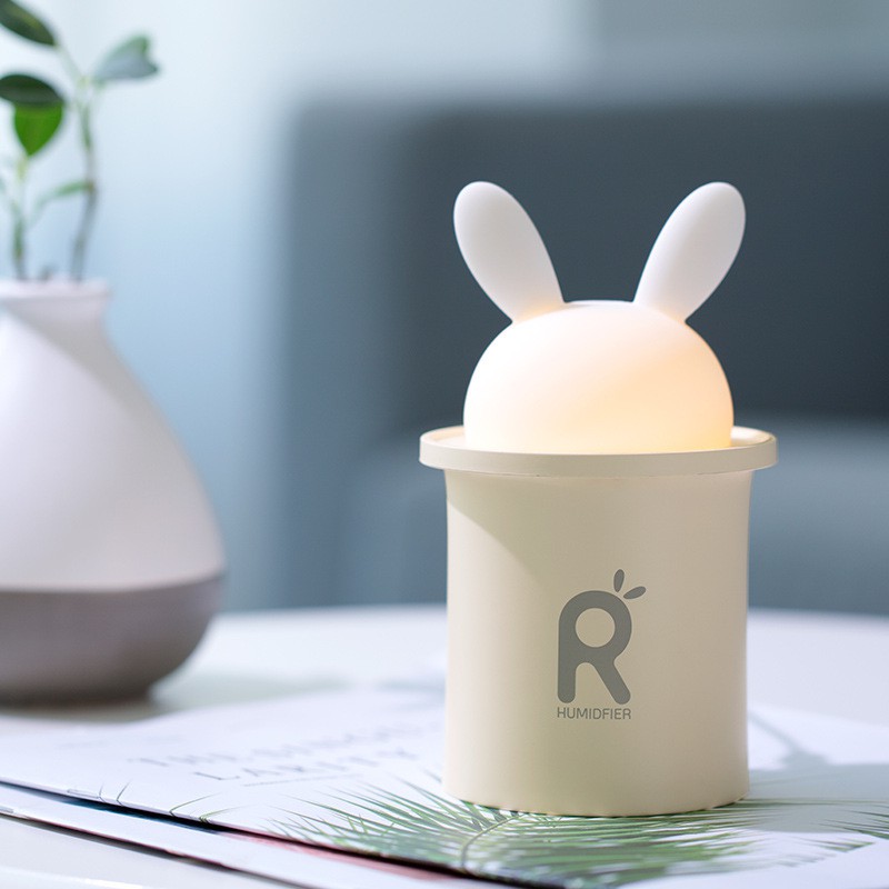 Máy phun sương Jisulife JT08 tạo ẩm không khí và giữ ẩm da 250ml. Thiết kế hình thỏ đáng yêu, an toàn khi sử dụng.