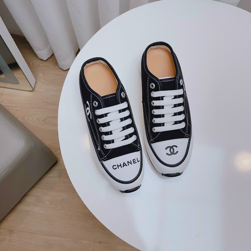 Sục Giầy thể thao chanel