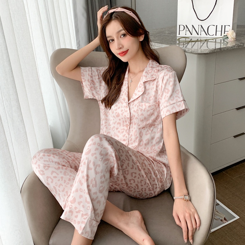 Bộ Đồ Ngủ Tay Ngắn Bằng Lụa Mát In Họa Tiết Da Báo Mới Dành Cho Nữ Mặc Ở Nhà