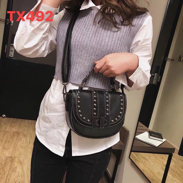 Túi xách viền đinh