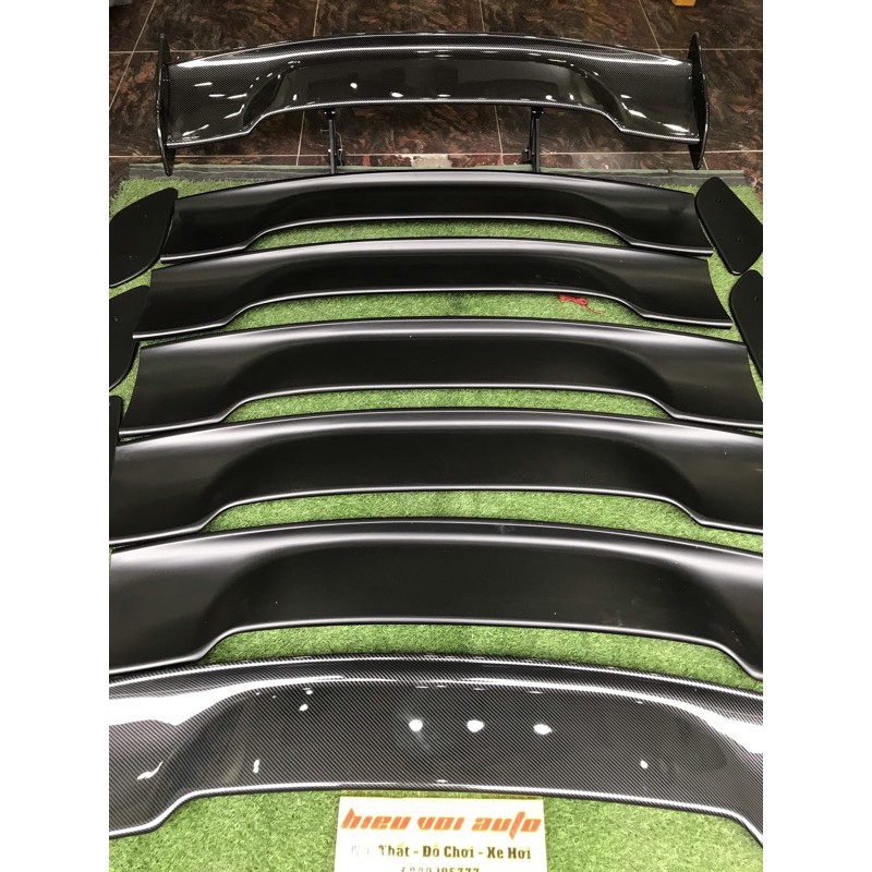 Đuôi gió thể thao xe sedan có đèn hậu