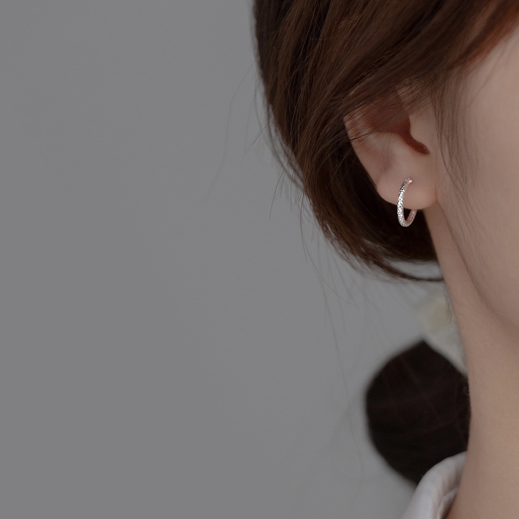 Bông khoen bạc H.A.S tròn cắt máy đơn giản