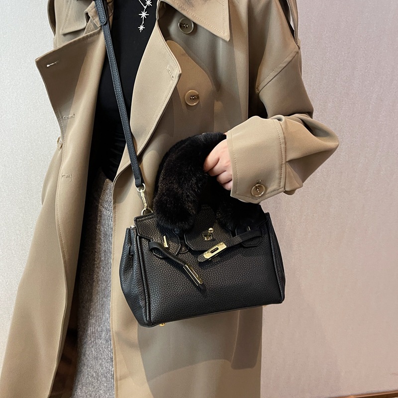 Plus Túi Đeo Chéo Phủ Lông Thời Trang Dạo Phố Sành Điệu
