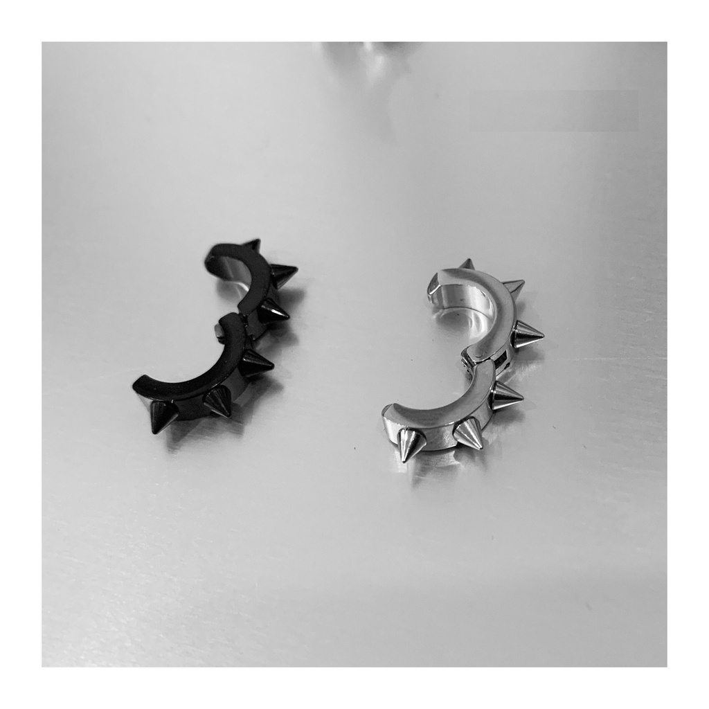 Kẹp titan đính mũi gai nhọn nam nữ