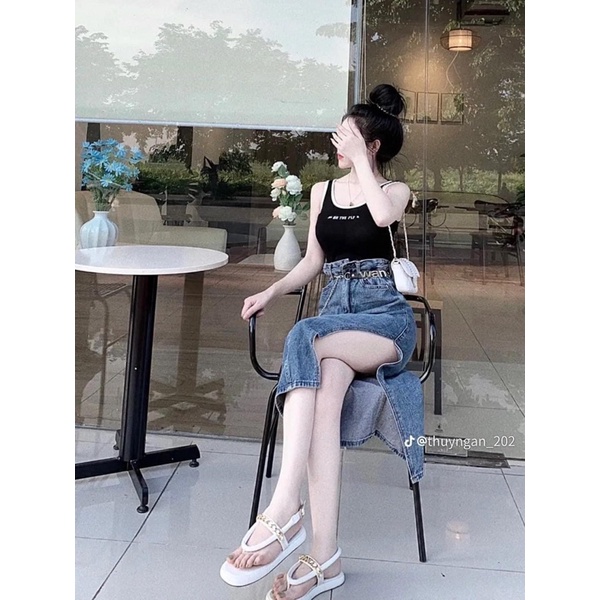 CHÂN VÁY JEANS DÁNG DÀI XẺ KÈM ĐAI XÍCH QC L1 MS30661