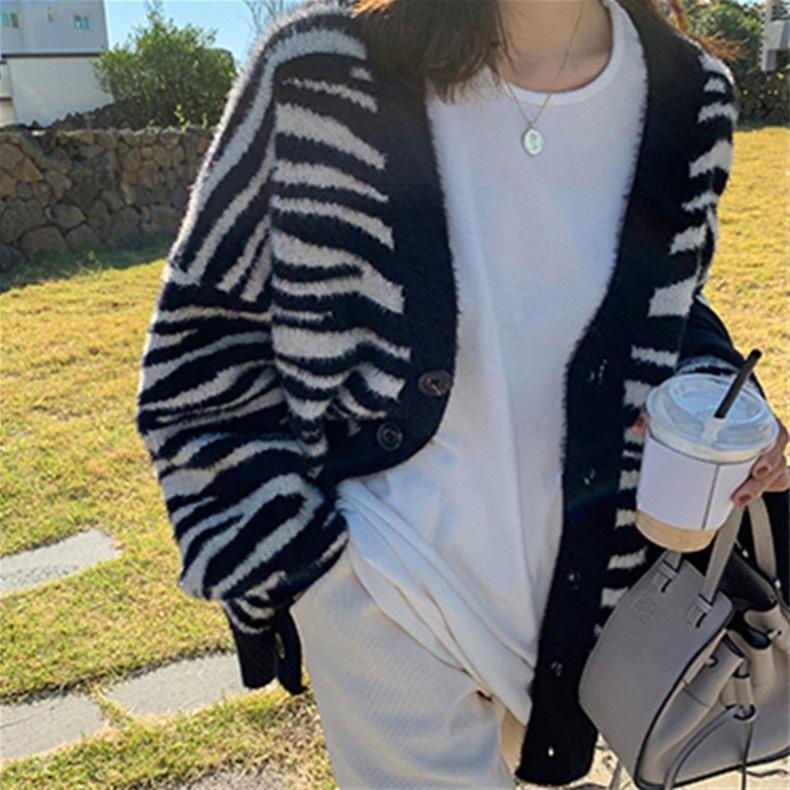 Áo khoác cadigan vằn đen len lông thỏ cao cấp phong cách Hàn Quốc | BigBuy360 - bigbuy360.vn