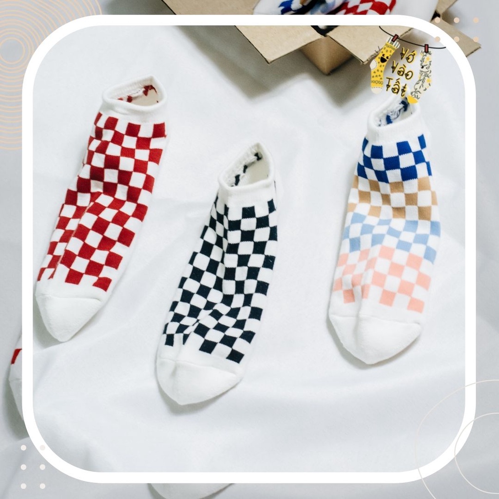 TẤT VỚ NỮ CỔ NGẮN TRẮNG HỌA TIẾT Ô VUÔNG ĐỘC ĐÁO CHẤT COTTON DÀY