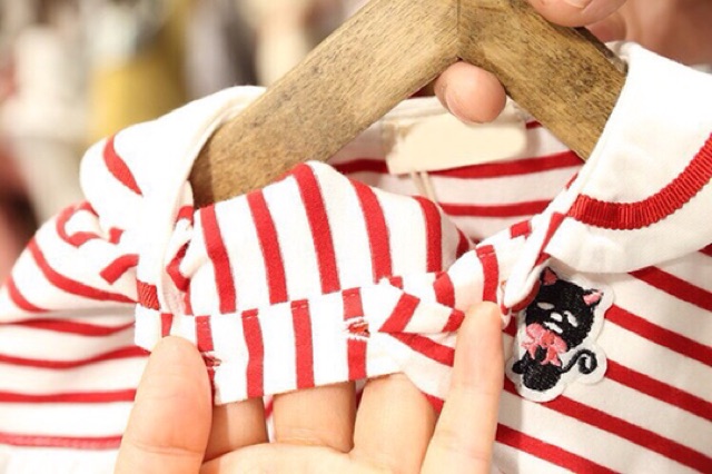 Váy kẻ caro đỏ