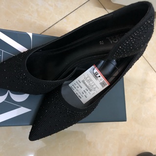 Giày zara đính đá đen auth tuồn