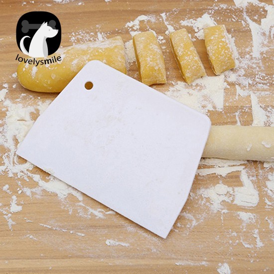 L ~✔ Dụng Cụ Cắt Bột Làm Bánh Bằng Nhựa Tiện Dụng Cho Nhà Bếp