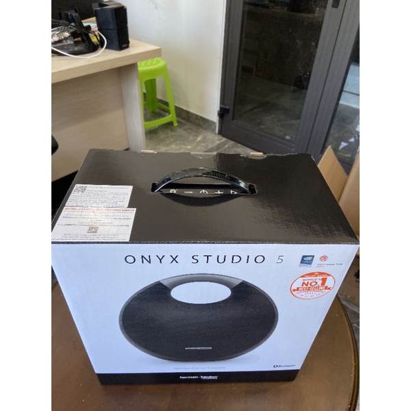 Loa di động Bluetooth Harman Kardon Onyx Studio 5 Newseal PGI 2021 bảo hành điện tử 12 tháng