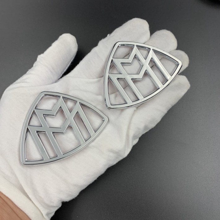 Sản Phẩm Bộ 2 chiếc logo biểu tượng Maybach Inox cao cấp dán hông xe G80707 (Chất liệu hợp kim cao cấp) .
