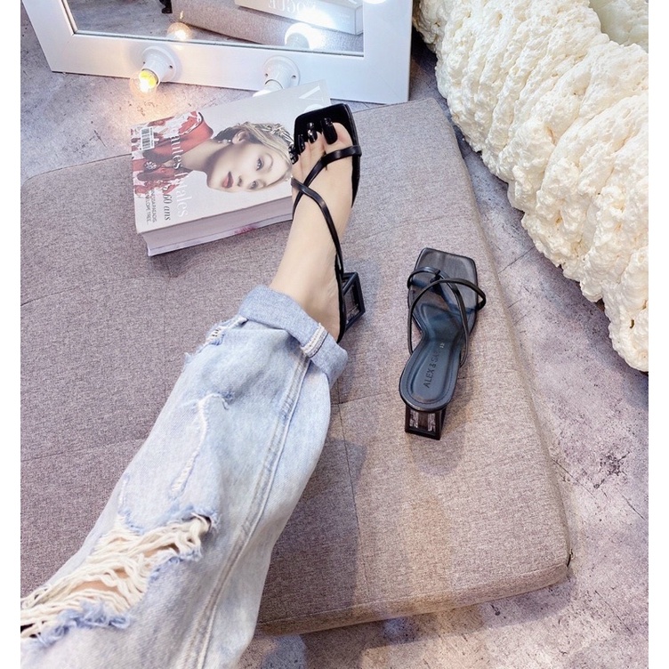 Guốc xỏ ngón cao 5 phân.