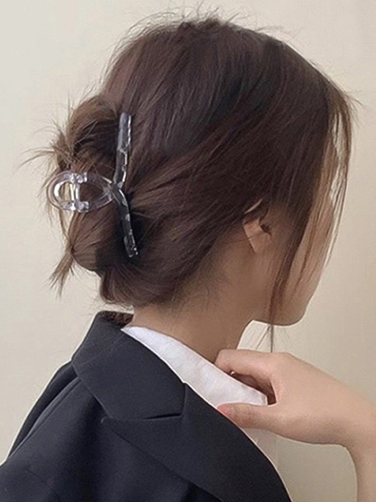 Kẹp tóc phong cách đơn giản dành cho nữ