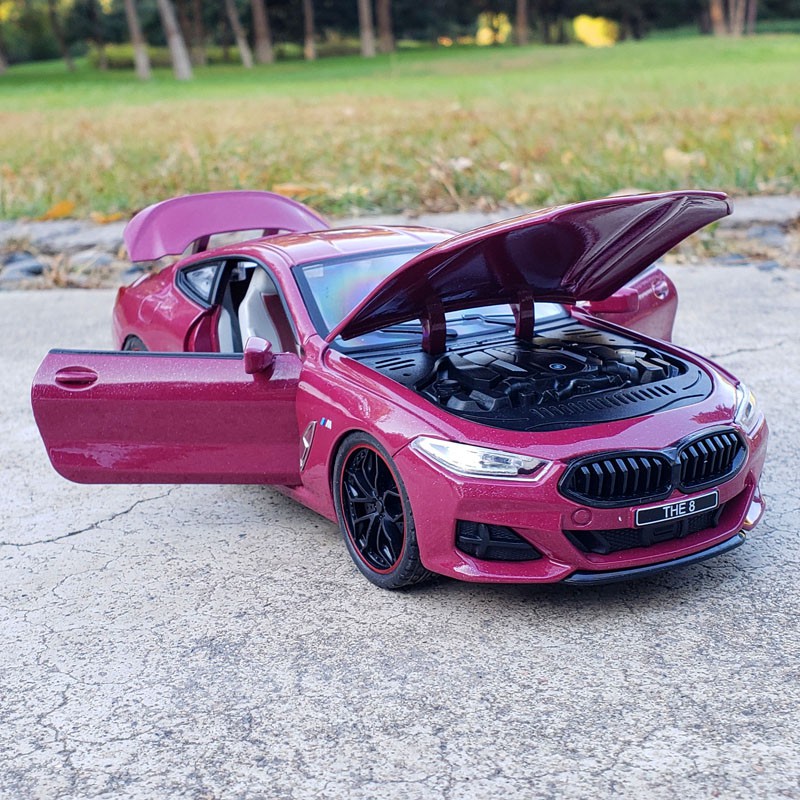 Mô hình xe BMW 840i 1:24 XLG