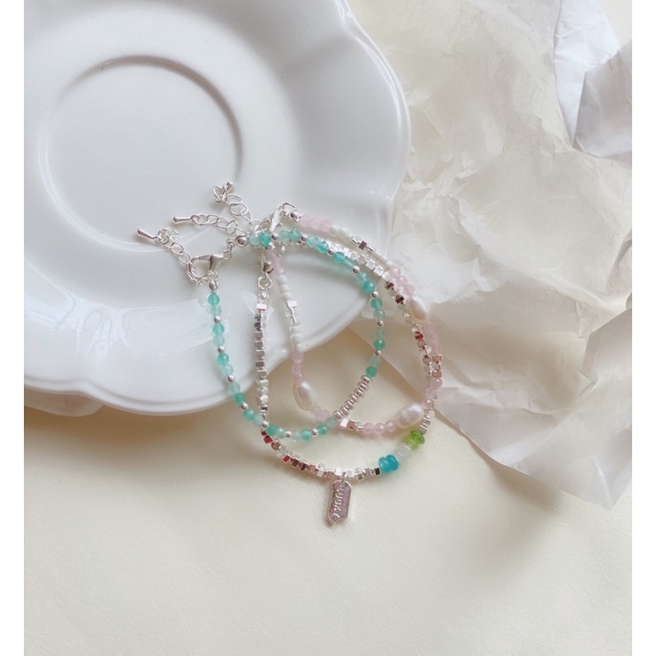 Vòng tay hạt cườm phối charm pastel xinh xắn