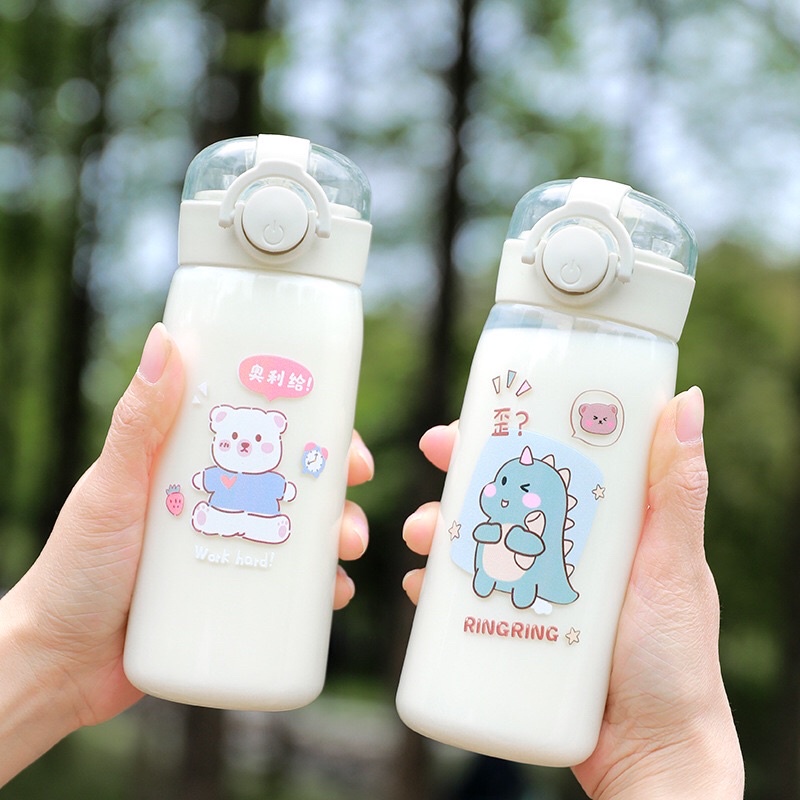 Bình nước có ống hút