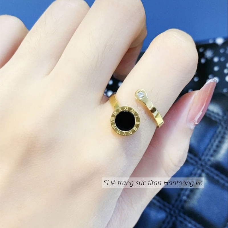 Nhẫn titan nữ không gỉ thiết kế mặt đen tròn khắc số la mã thời trang thanh nhã