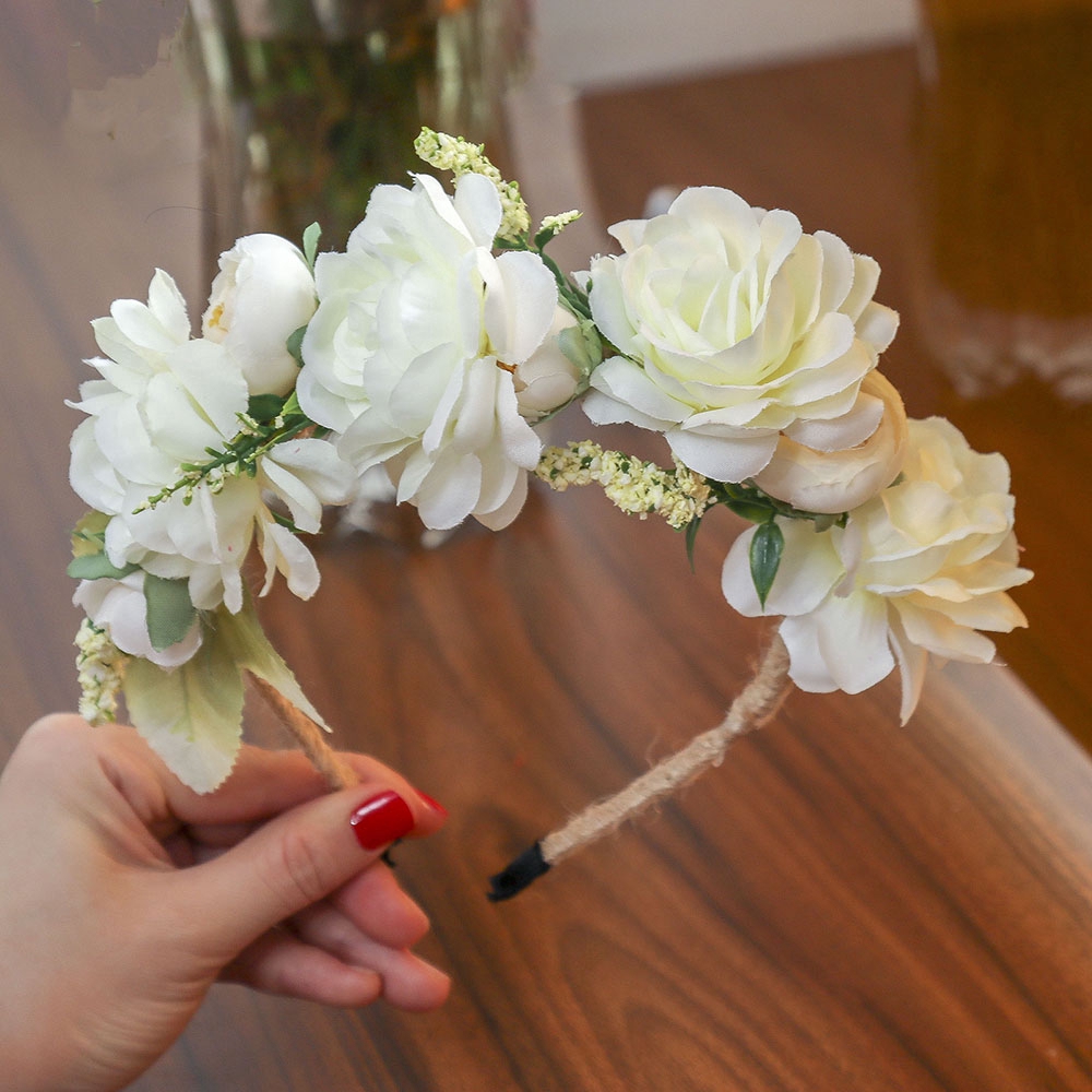 Băng đô cài tóc đính hoa cho cô dâu tươi xinh