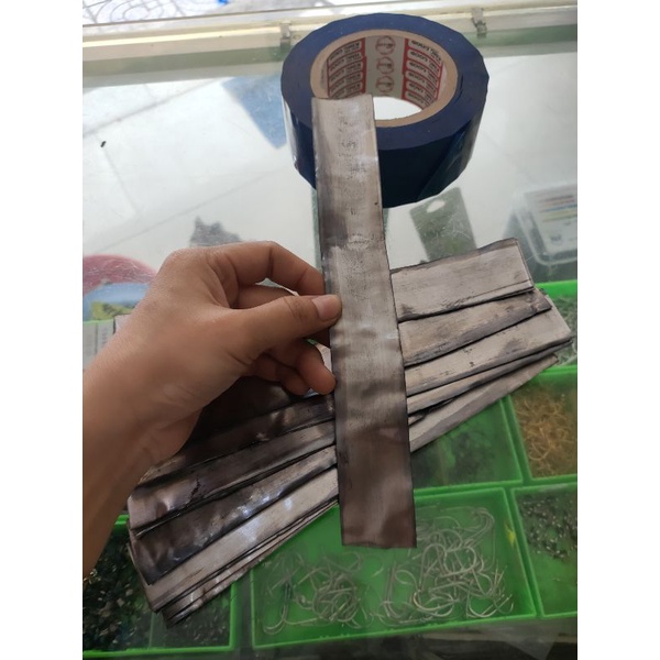 1 miếng chì lá cuốn