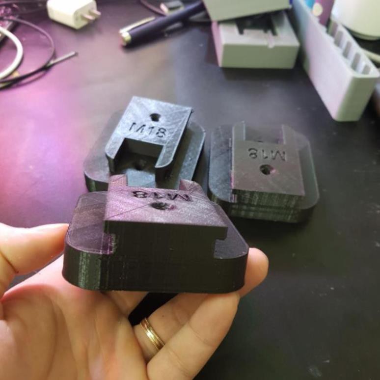 Giá treo máy milwake 18V siêu cứng