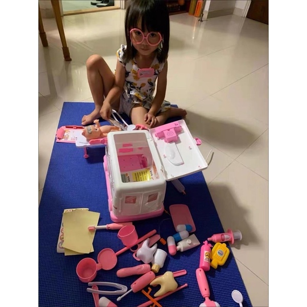 Xe cấp cứu có dùng pin kèm 30 món đồ chơi khám bác sĩ H325A