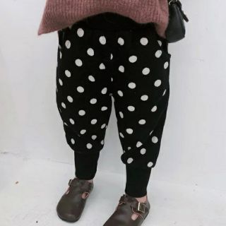 Quần len chấm bi bé gái