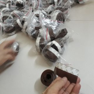 Ron dán chân Cửa