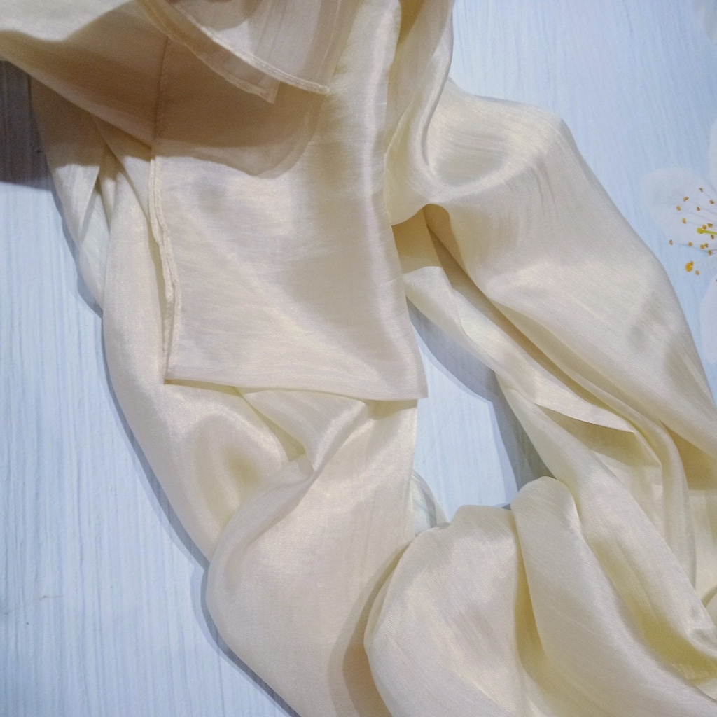 Khăn Lụa Tơ Tằm quàng cổ màu trắng kem #thanh lịch#nhẹ nhàng#thoáng mát, dùng được cả 4 mùa, kích thước 180cm*90cm