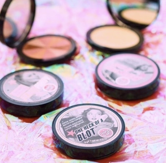 Phấn phủ kiềm dầu lâu trôi Soap and Glory One Heck’ of A Blot | BigBuy360 - bigbuy360.vn