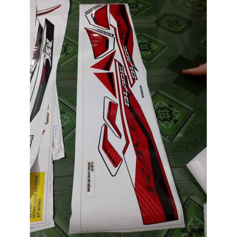 Tem rơi blade đỏ xe đen 2018