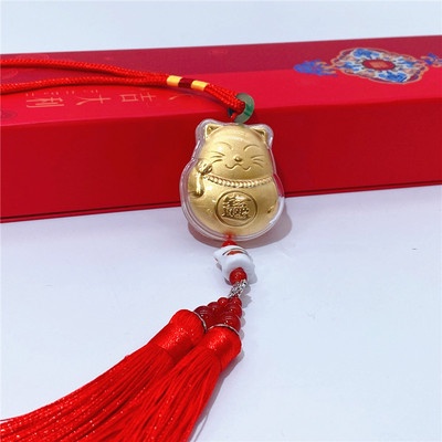 Tua Rua Đỏ May Mắn Hình Mèo Thần Tài Màu Vàng Trang Trí Nhà Cửa Xe Hơi