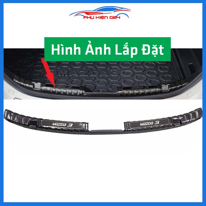 Ốp chống trầy cốp Mazda 3 2020-2021-2022 thép không gỉ vân Cacbon bảo vệ xe chống va đập